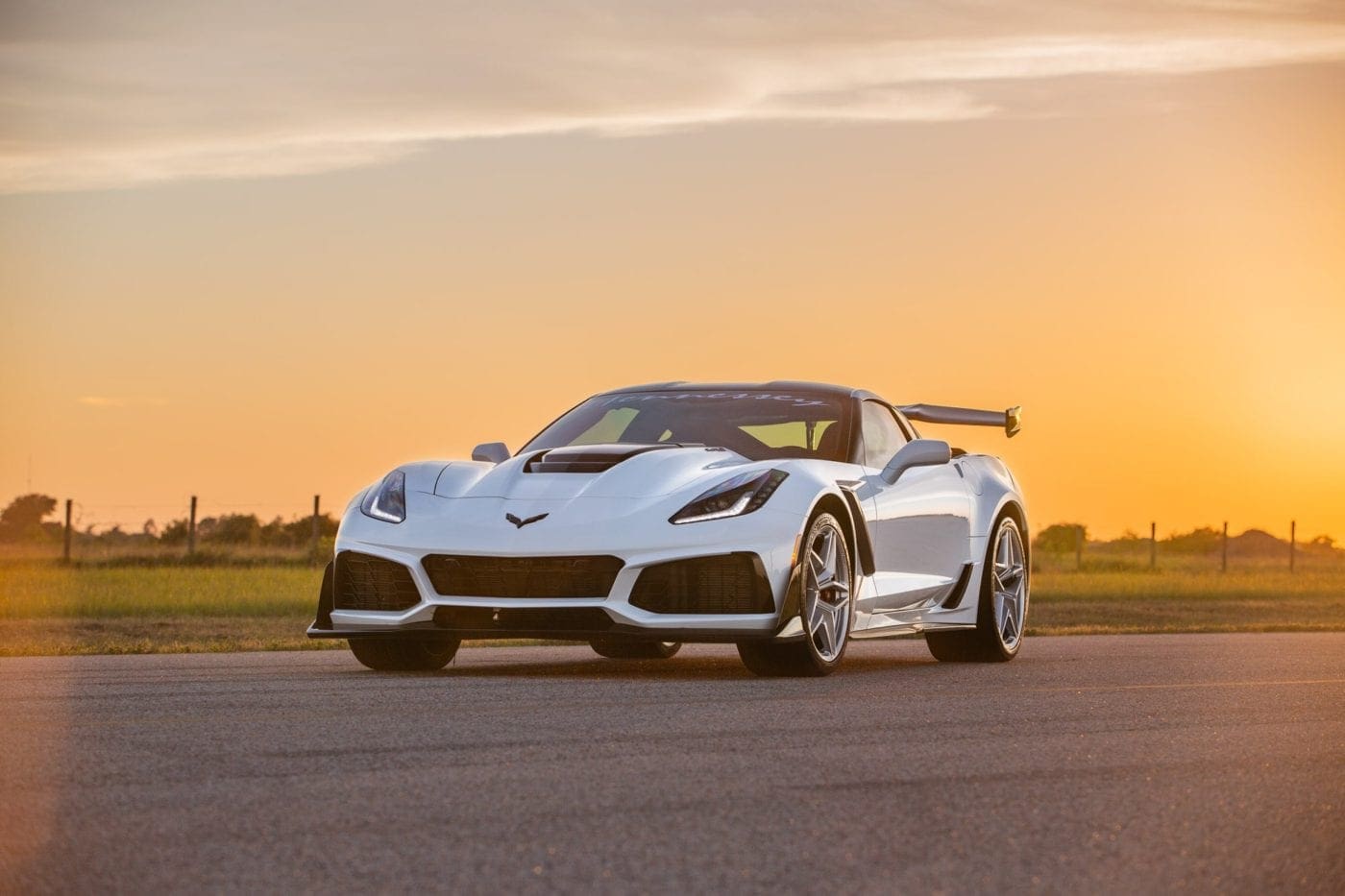 ZR1-Corvette-2019-White-Hennessey10-min