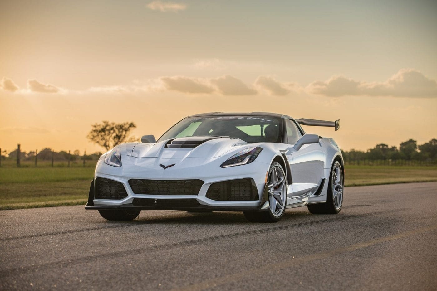 ZR1-Corvette-2019-White-Hennessey7-min