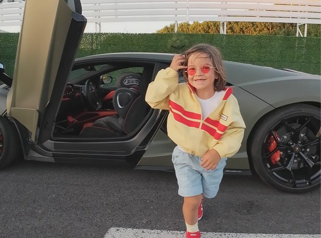 Watch This 5-Year-Old Drag Race A 1,001HP Lamborghini Revuetlo To
