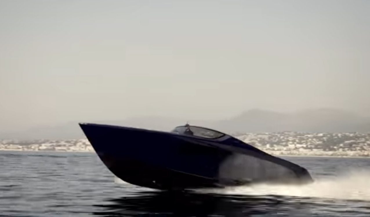 aston-martin-boat-11032016