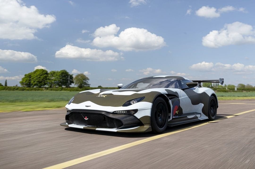 astonmartin-vulcanbomber (1)