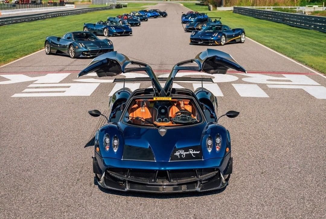 azzurro pagani 1