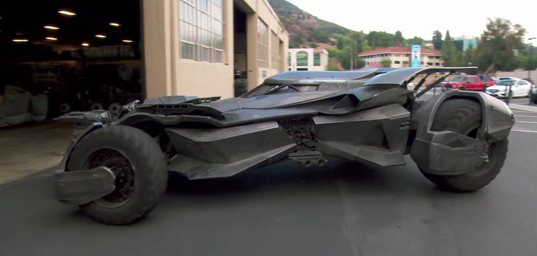 batmanvsuperman-newbatmobile-090815-feature