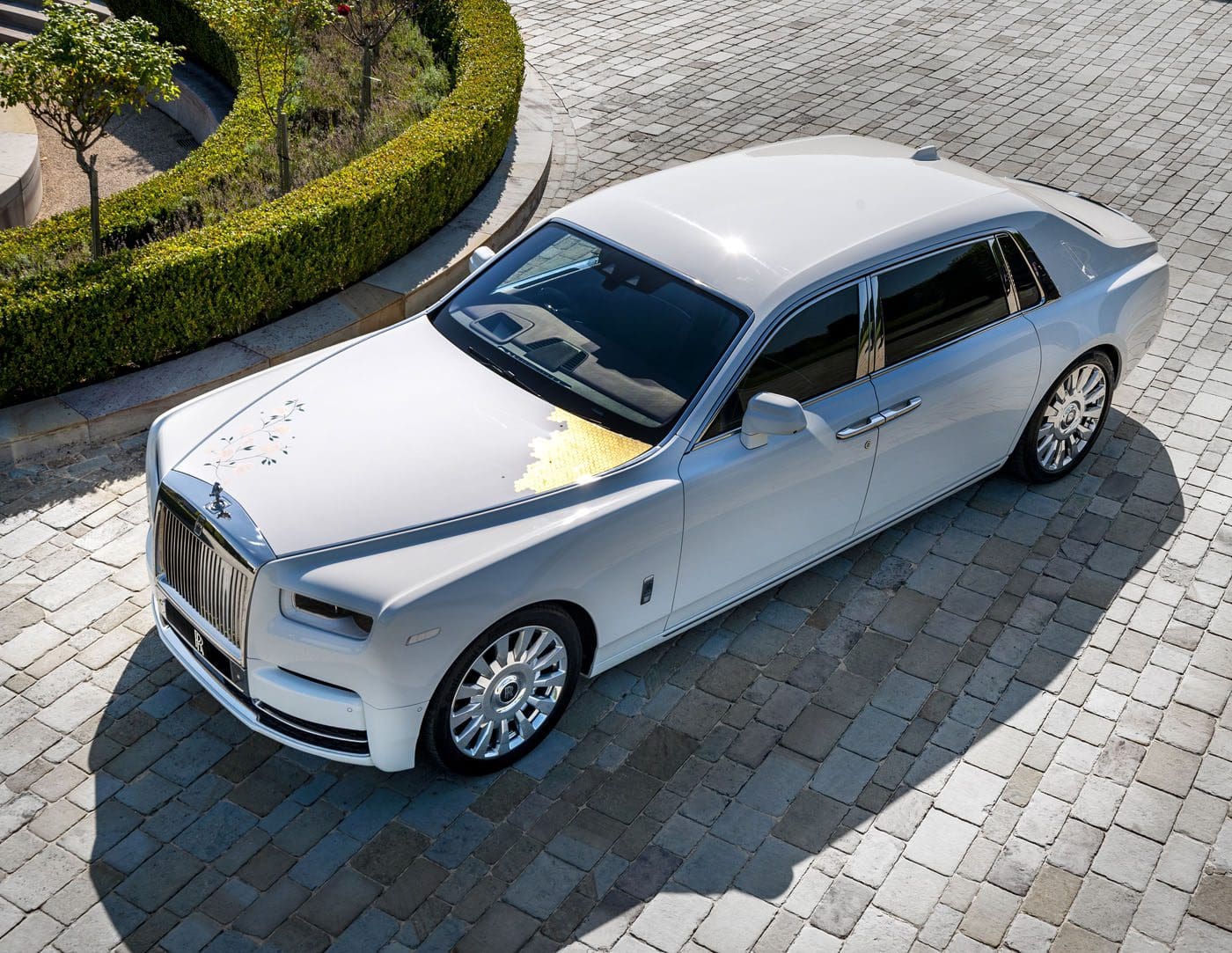 bee rolls royce hood 1