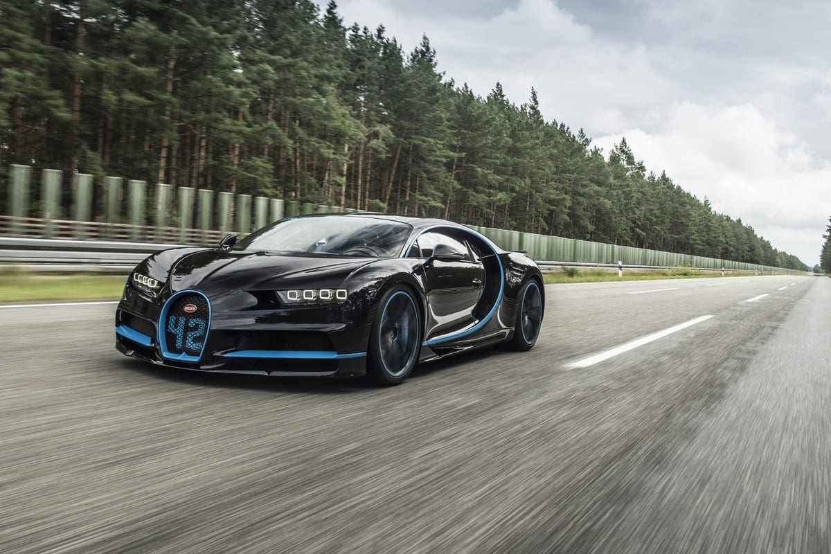 bugatti-chiron-black