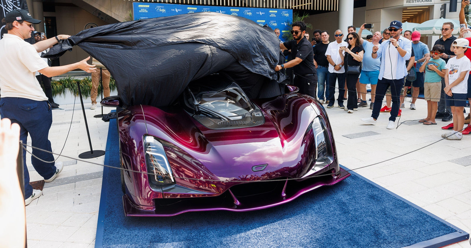 Czinger Miami Unveils One-Off 21C VMax in "Royal Venom" at DRIVEN at The Abbey