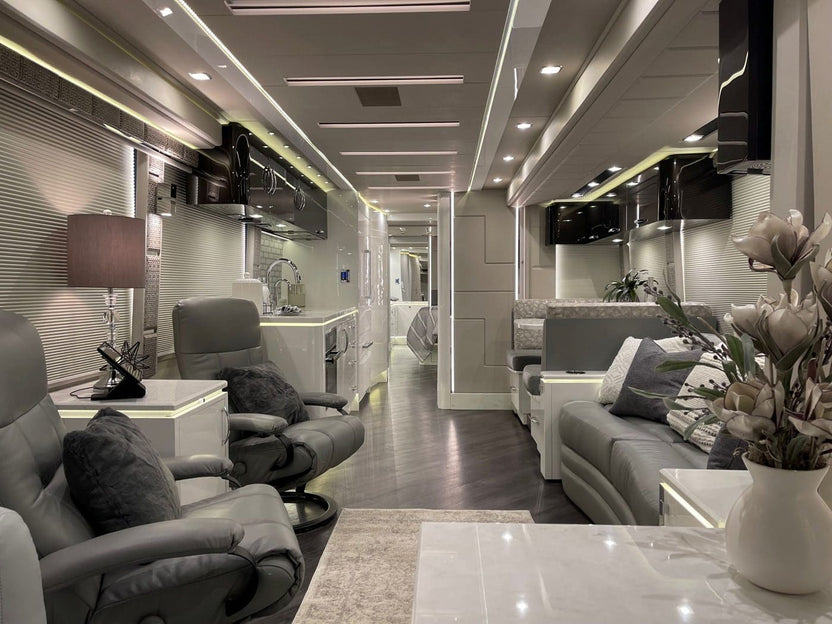 Emerald Luxury Coaches: Motorcoaches That Revolve Around Luxury And Yo ...