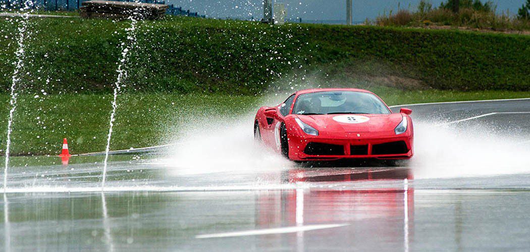 ferrari-cavalcadepoland-080615-feature