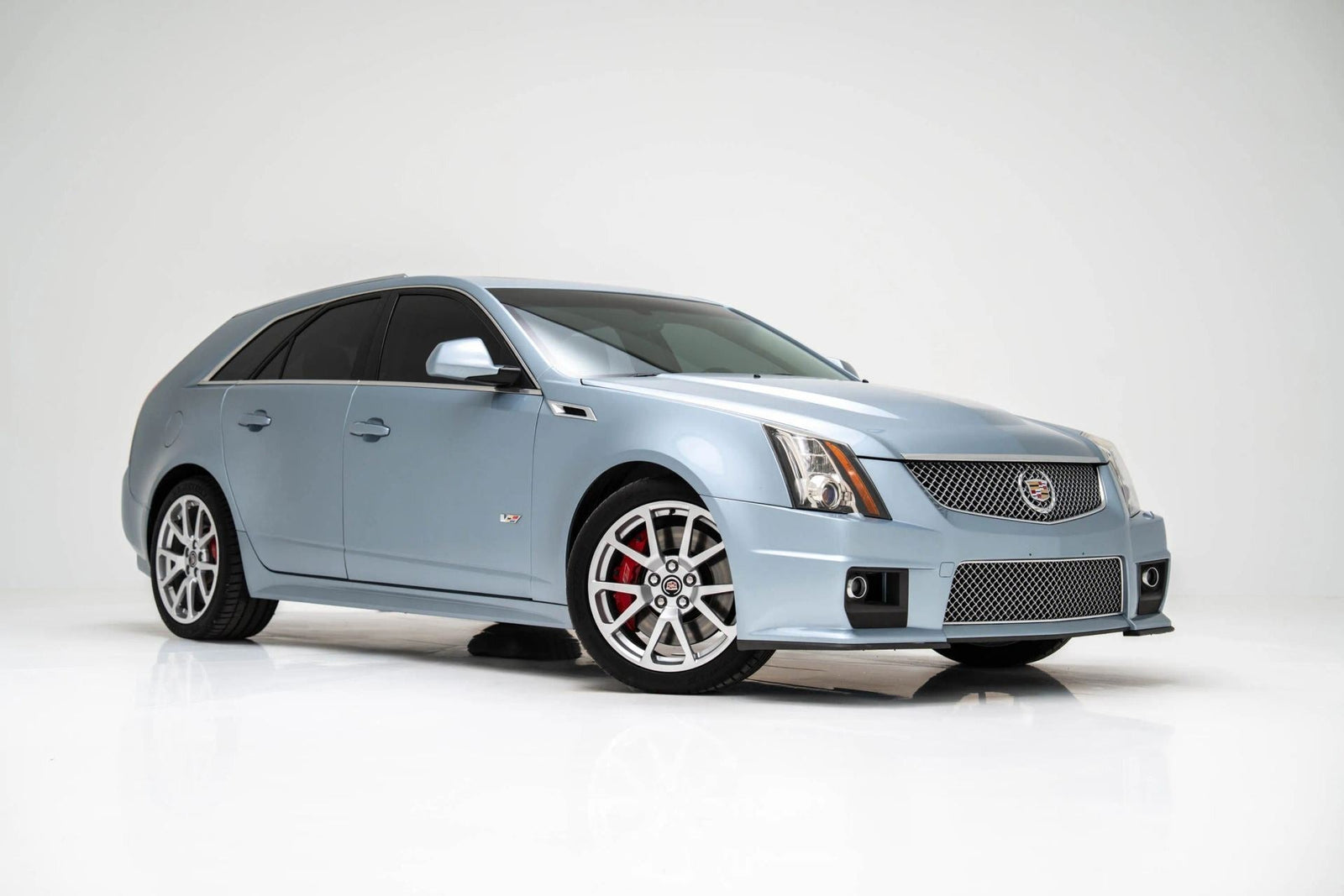 1-of-15 Manual Cadillac CTS-V Wagon Listed For Auction on dR Live