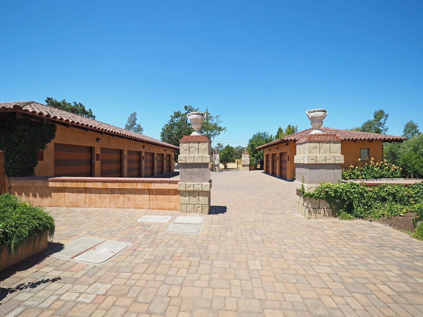 Home of the Day: Vineyard Mansion with 9 Garages