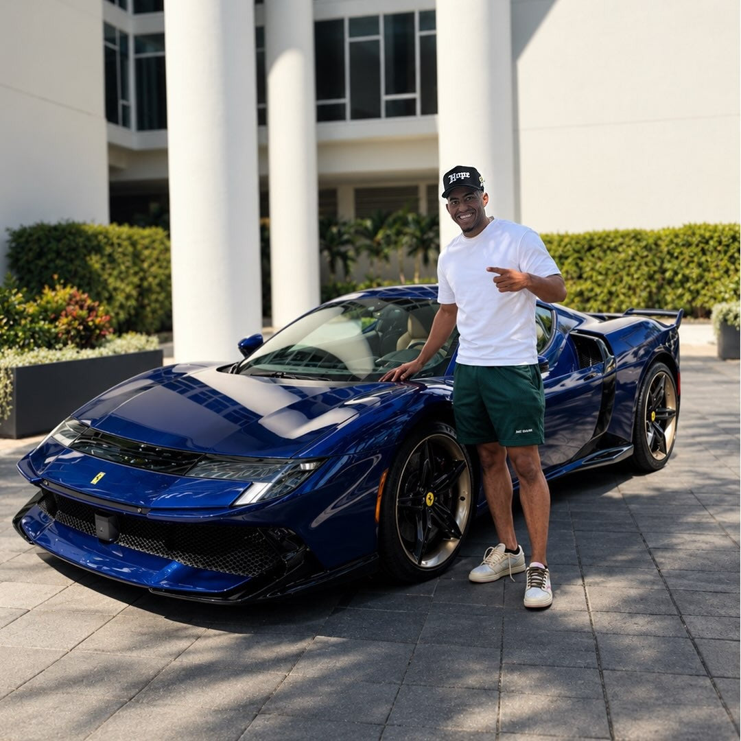 Rays Player Arrives at World Series Game 4 in a Ferrari 849 Testarossa