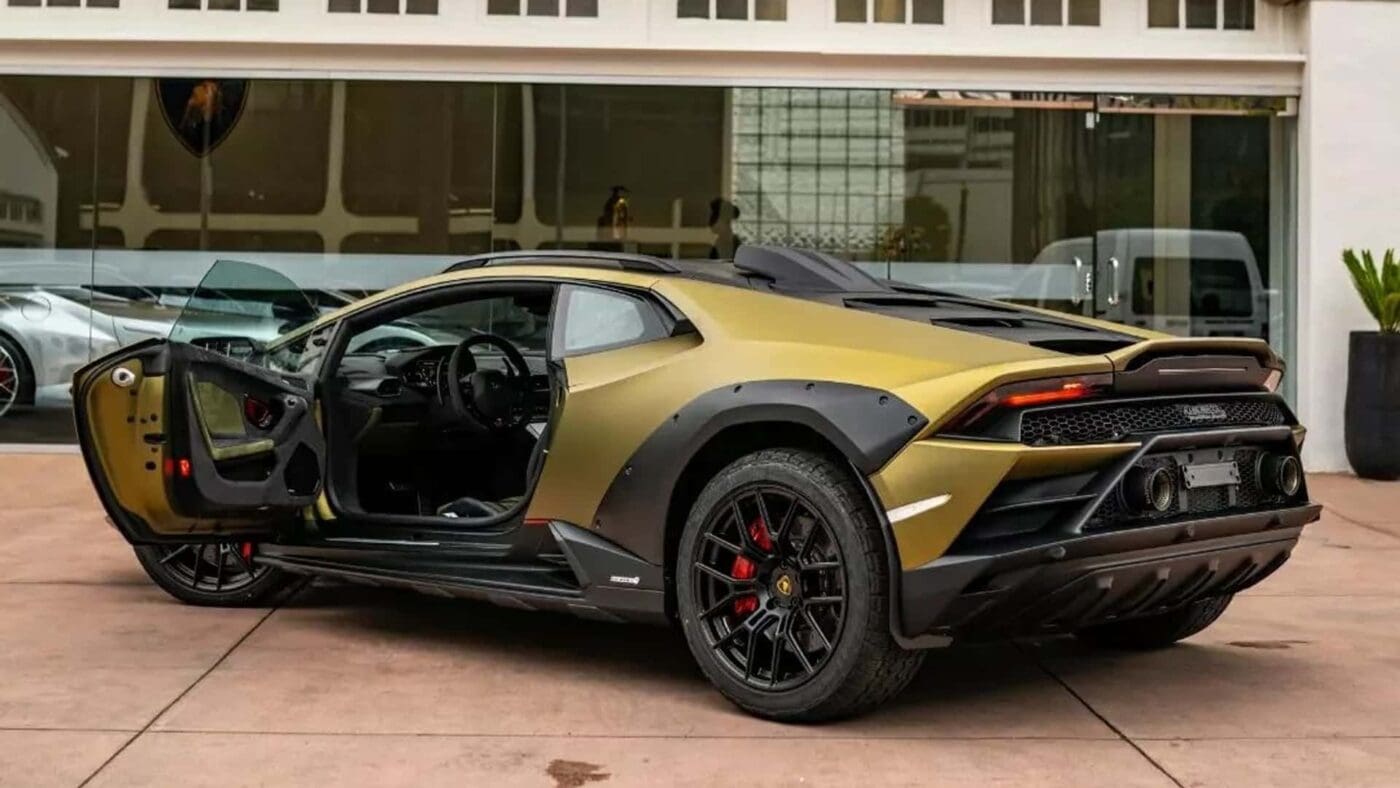 lamborghini beverly hills sterrato.jpg