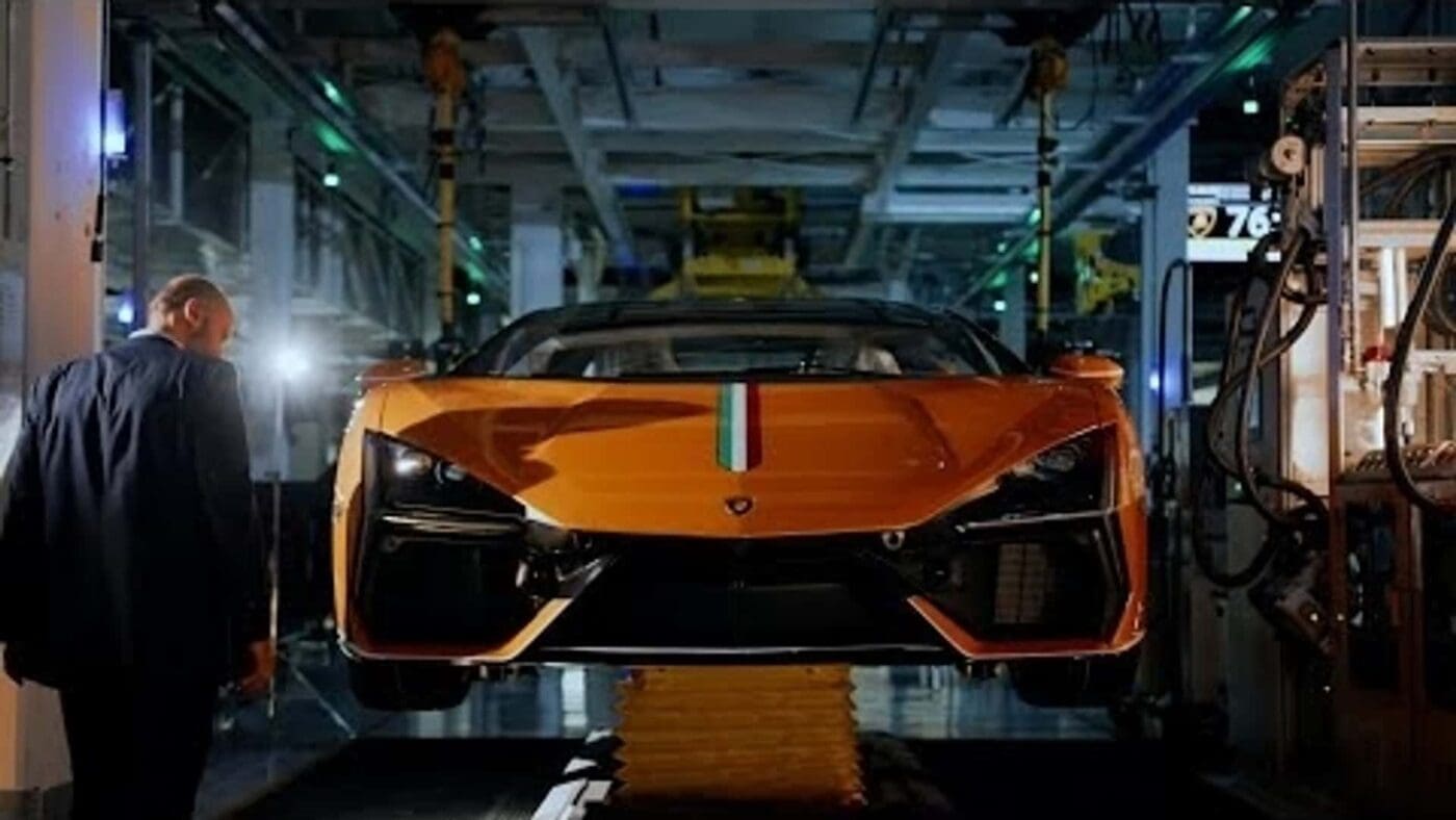 lamborghini revuelto production.jpg