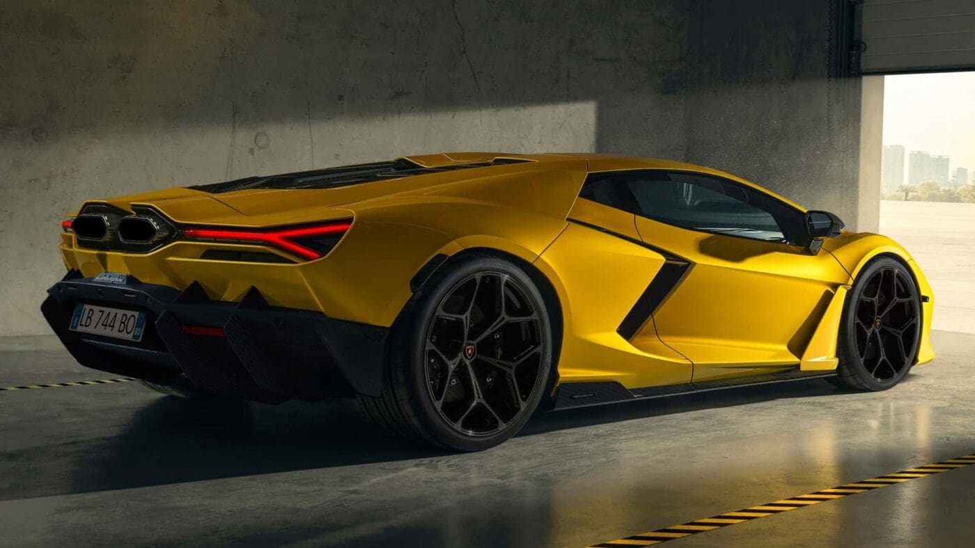 lamborghini revuelto.jpg