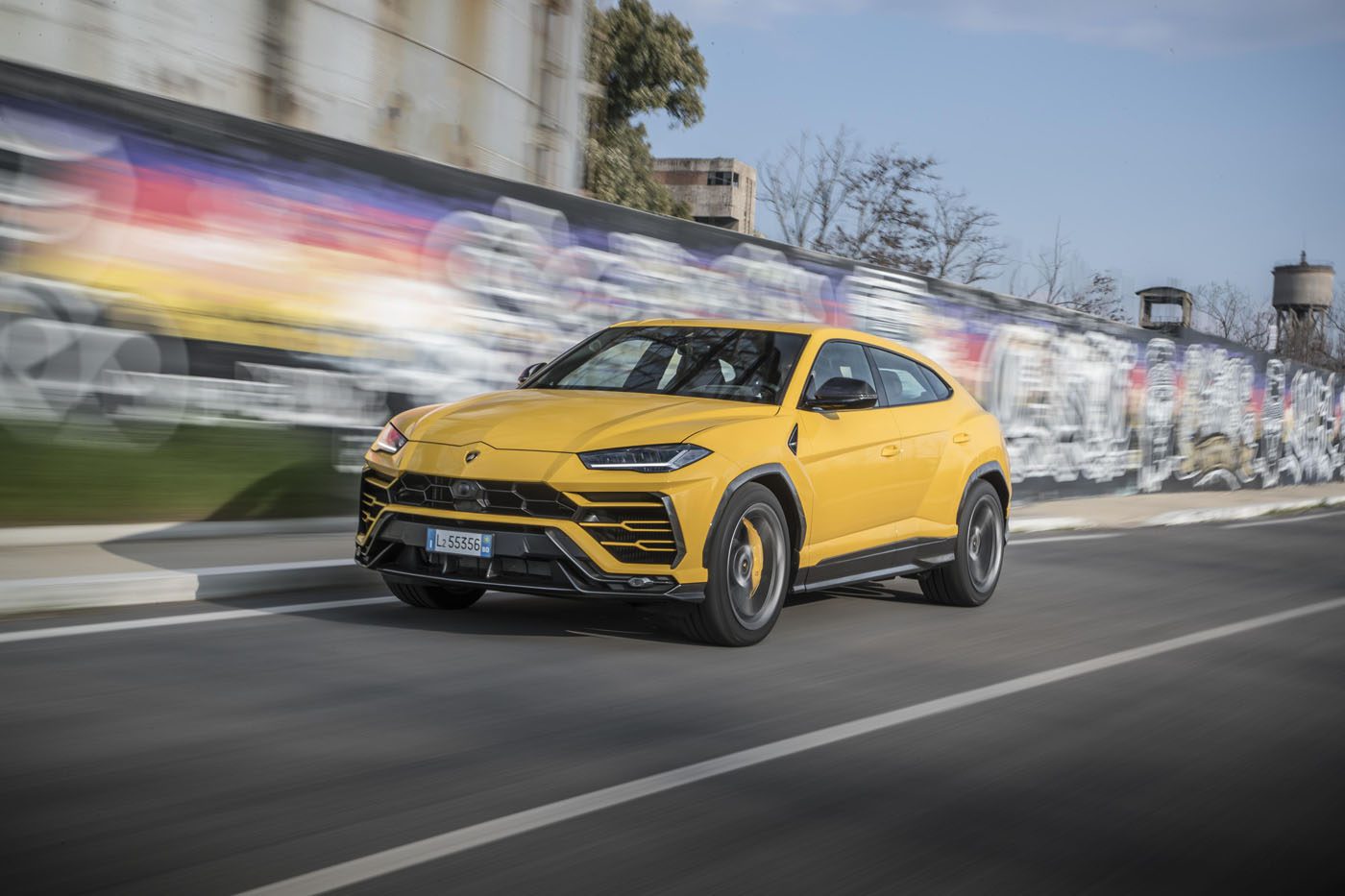 lamborghini urus 6