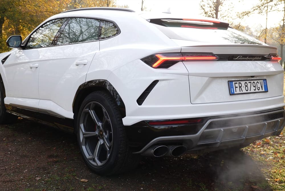 lamborgihni-urus-rear
