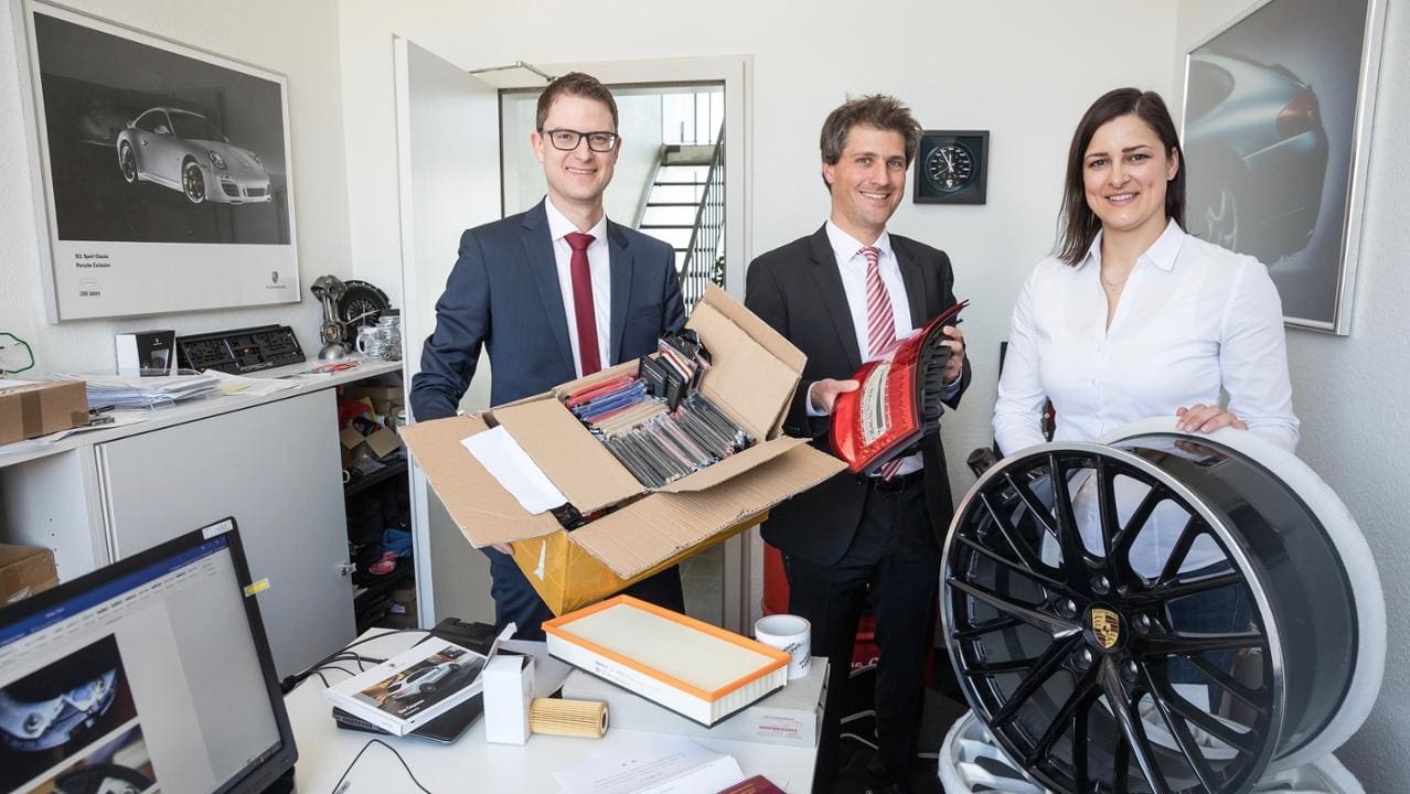 low_andreas_kirchgäßner_thomas_fischer_michaela_stoiber_l_r_porsche_brand_protection_2019_porsche_ag