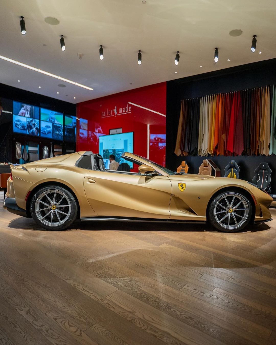 スペシャルフォト金コス Tailor Made Ferrari 812 GTS in Oro Chiaro – duPont REGISTRY News