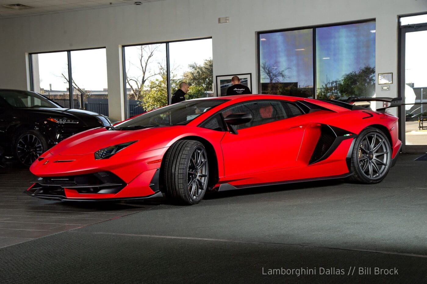 red-aventador-svj-1