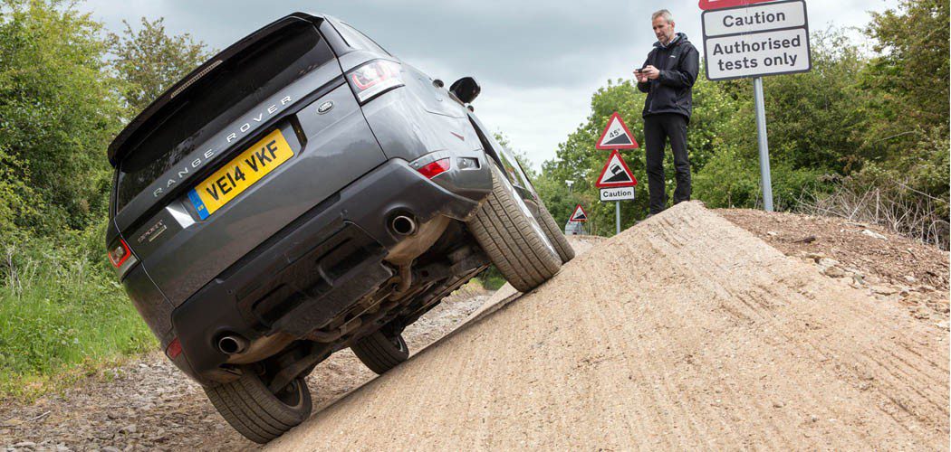 remotecontrol-rangerover-061615-feature