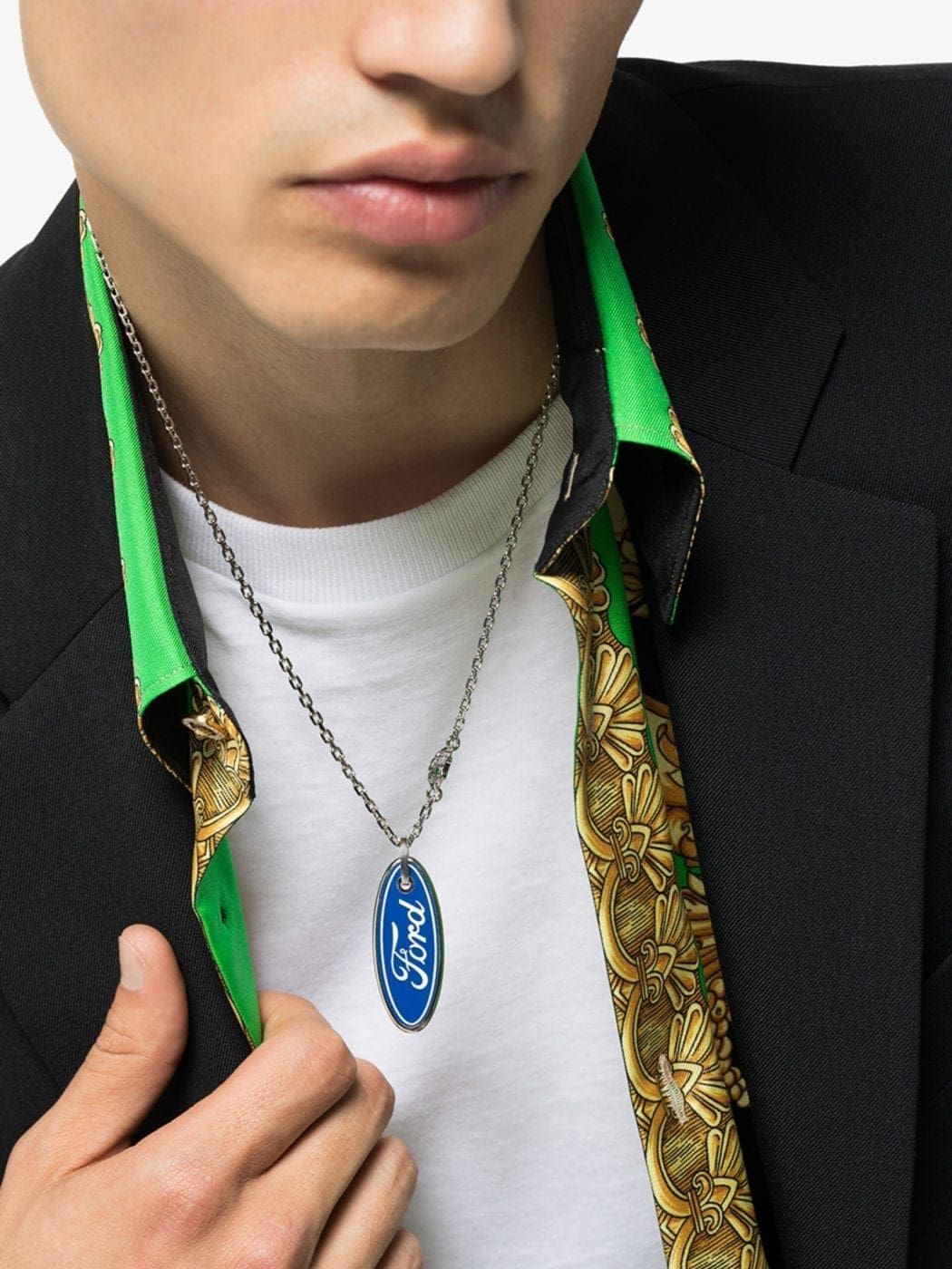 versace-x-ford-silver-tone-logo-necklace_13993711_21199010_1920
