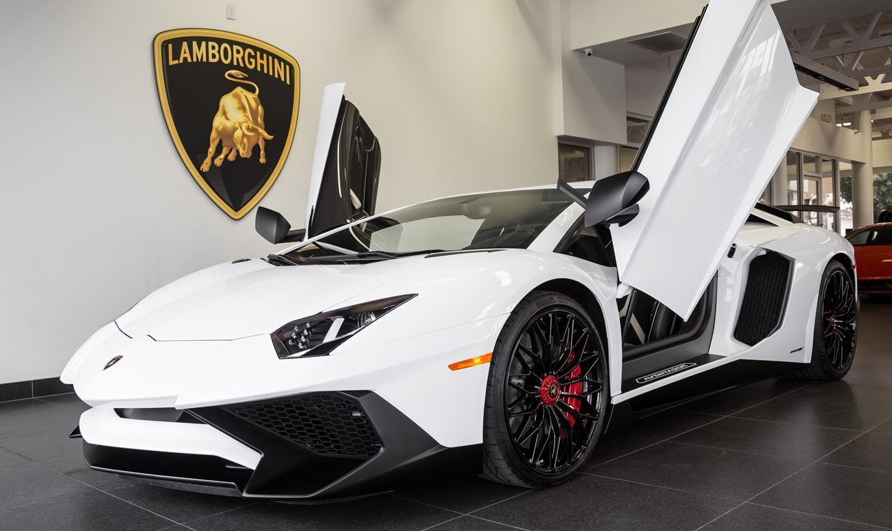 white-aventador-sv-842016