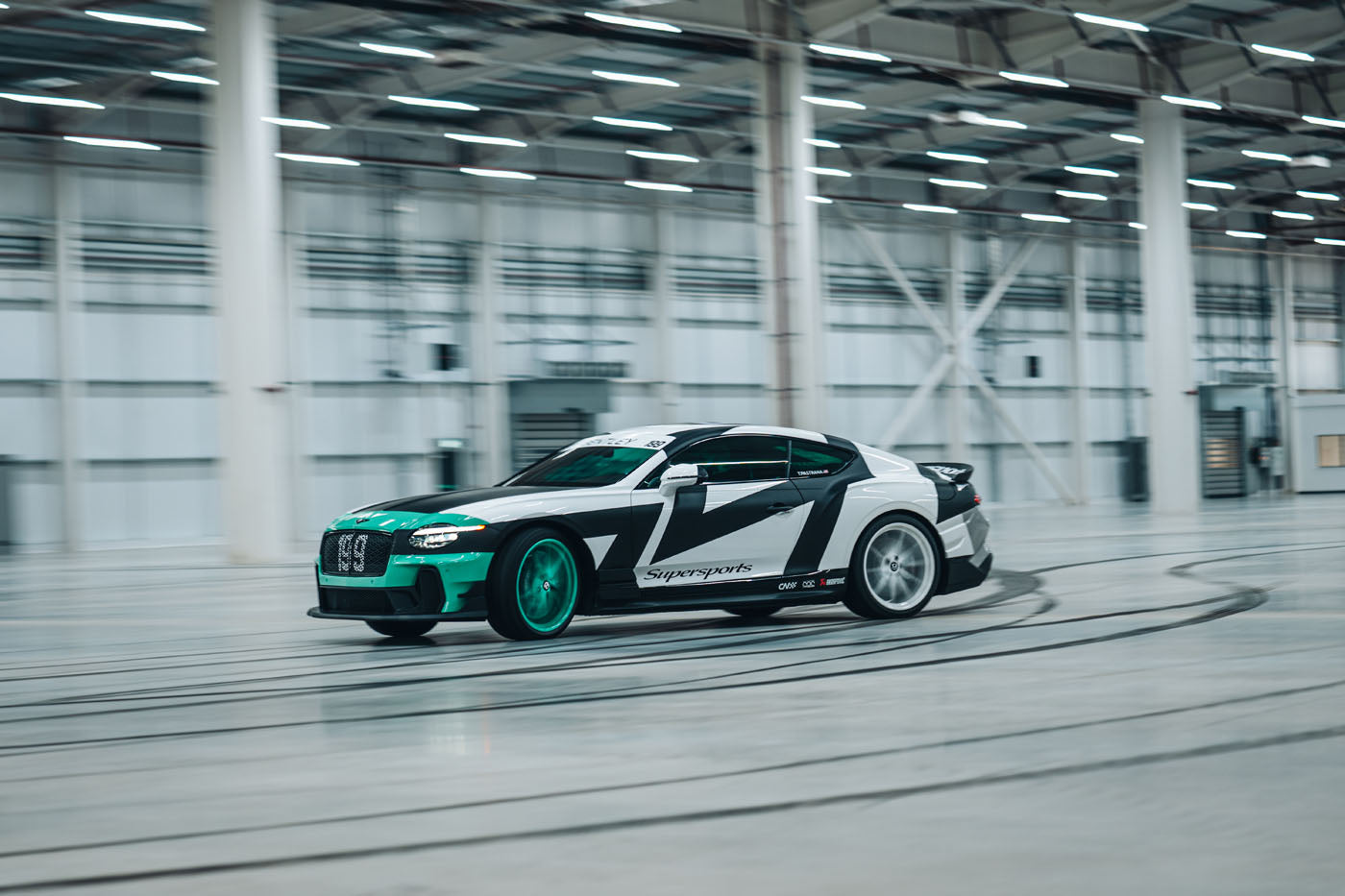 ラスト！ Bentley Motor Sports ベントレー パーカー XXL Bentley & Travis Pastrana Reveal new 'Supersports: FULL SEND