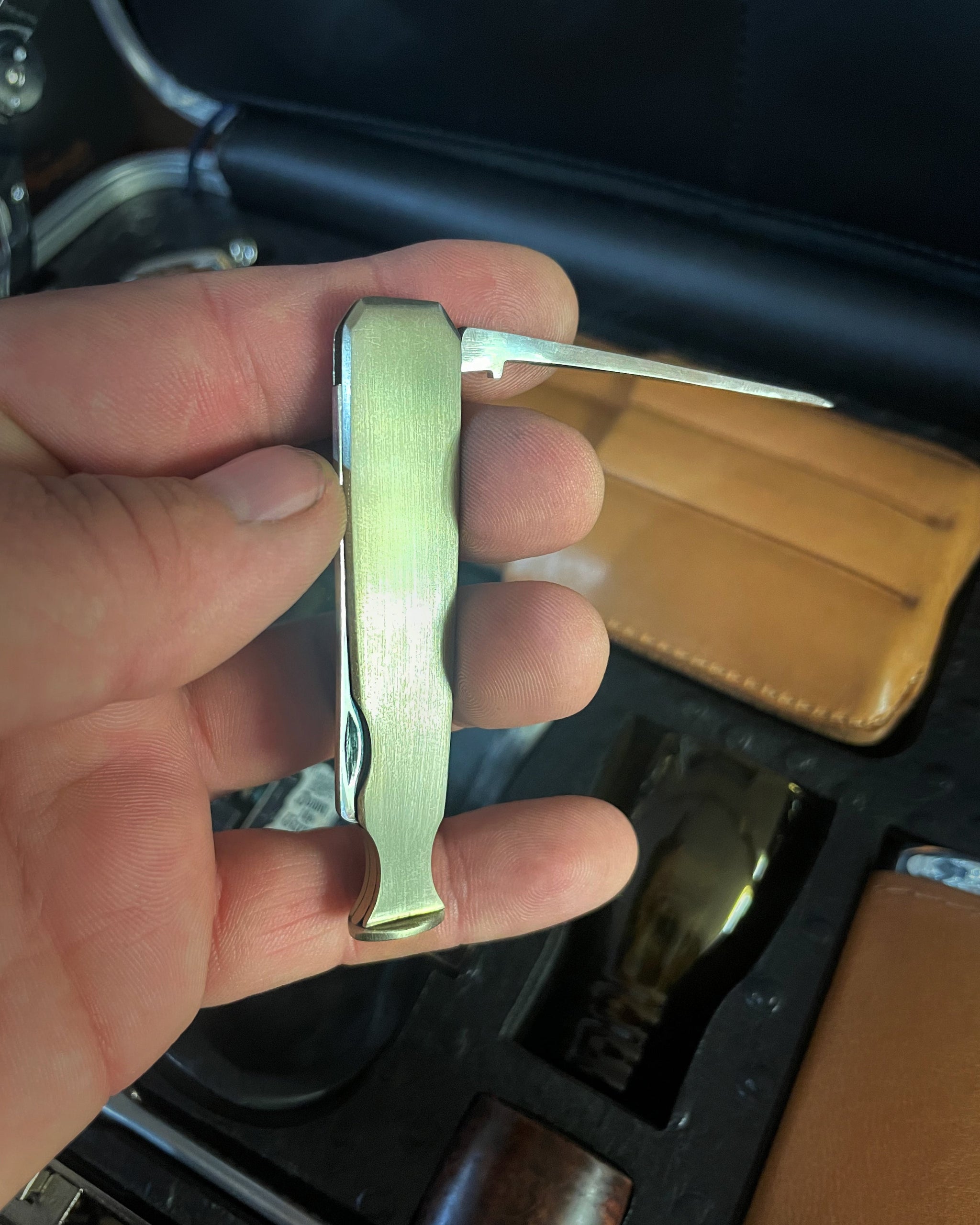BillionEAR Attaché the Smoker Edition