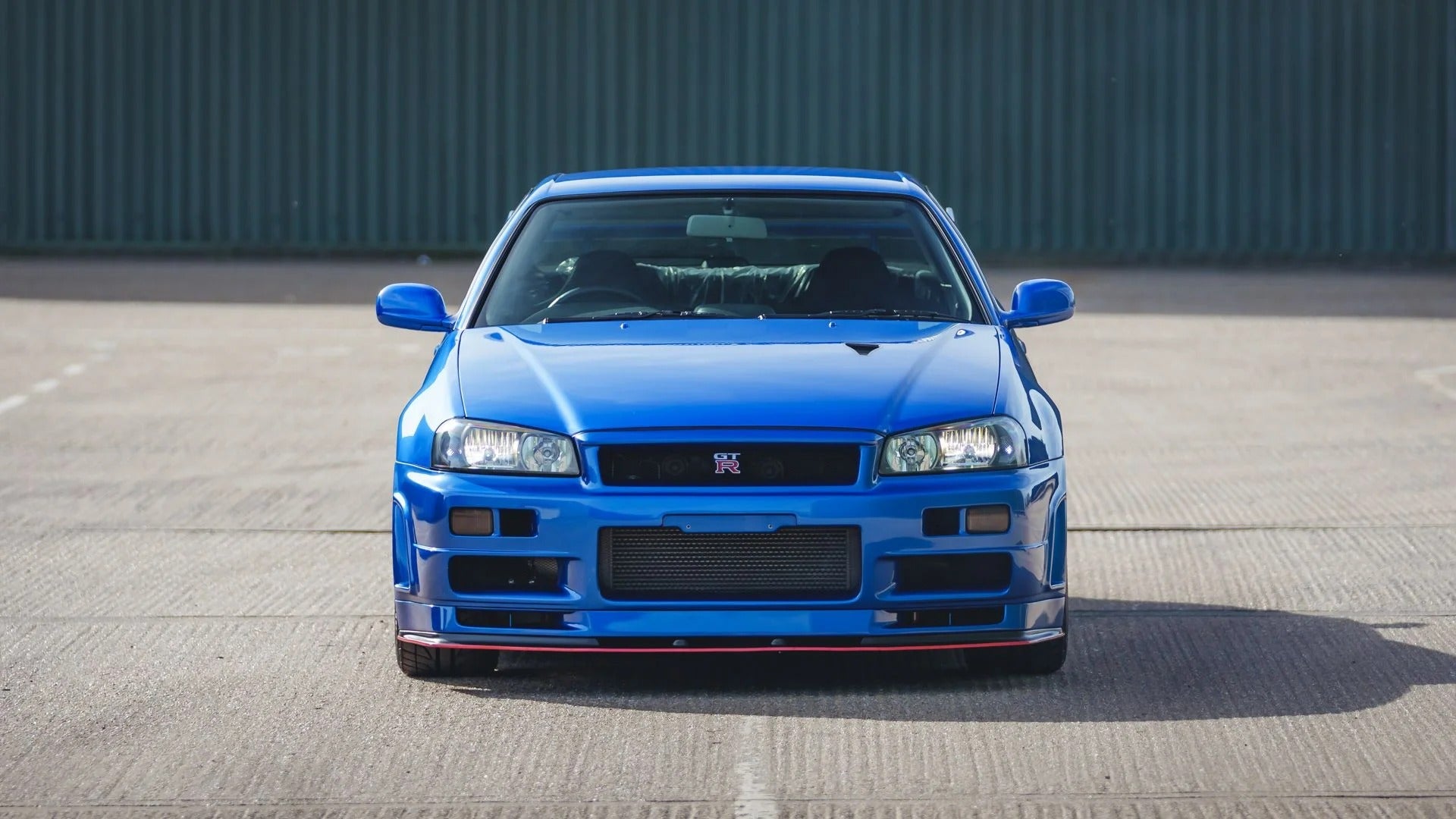 Old Meets New: Nissan Skyline GT-R R34 vs 2017 GT-R – duPont