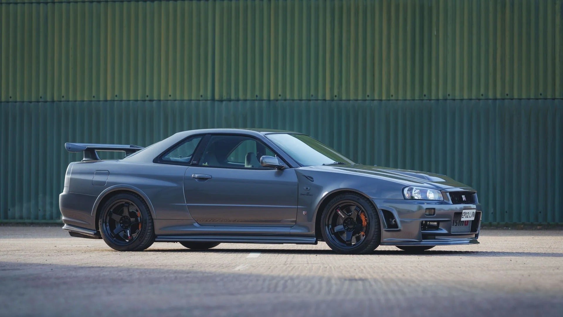 Old Meets New: Nissan Skyline GT-R R34 vs 2017 GT-R – duPont