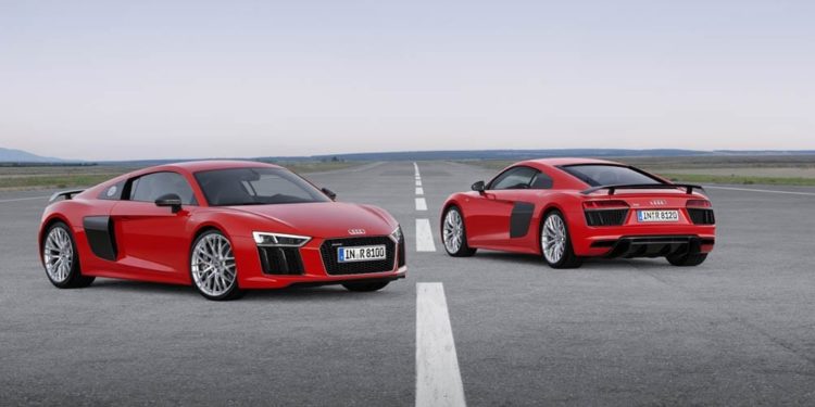 Standaufnahme Farbe: Dynamitrot Verbrauchsangaben Audi R8:Kraftstoffverbrauch kombiniert in l/100 km: 12,4 ? 11,8; CO2-Emission kombiniert in g/km: 289 - 275