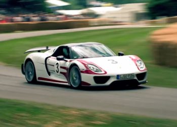 Dario Franchitti Races a Porsche 918 Spyder Through Goodwood