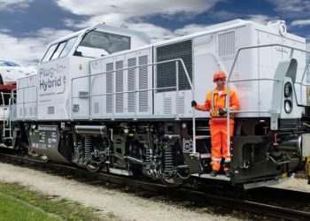 Four rings on rails: A new plug-in-hybrid-locomotive transports components and finished Audi models in a more climate-friendly way at the Audi plant in Ingolstadt.