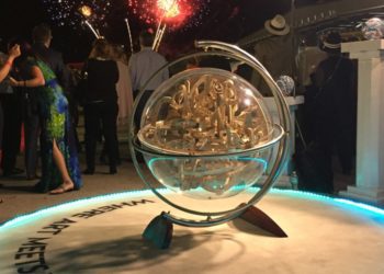 Giant Superplexus 3D Puzzle Wows at duPont REGISTRY Live