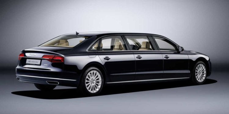 Static photo,
Colour: moonlight blue metallic