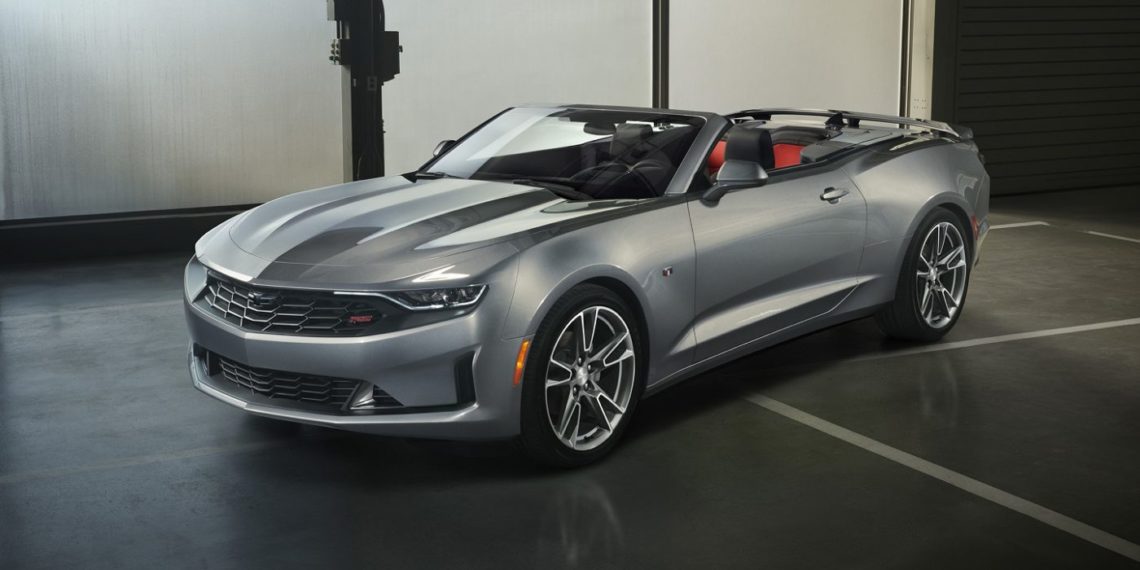 2019 Camaro RS’ new front-end styling, including the fascia, grille, LED dual-element headlamps and reshaped hood, distinguishes it from LS/LT and SS.