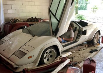 Lamborghini Countach Barn Find in Grandma’s Garage