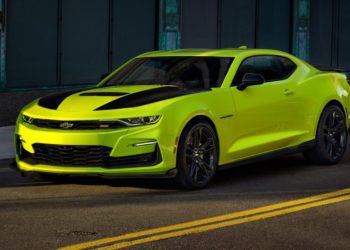 “Shock Yellow” Chevrolet Camaro SS En Route to SEMA