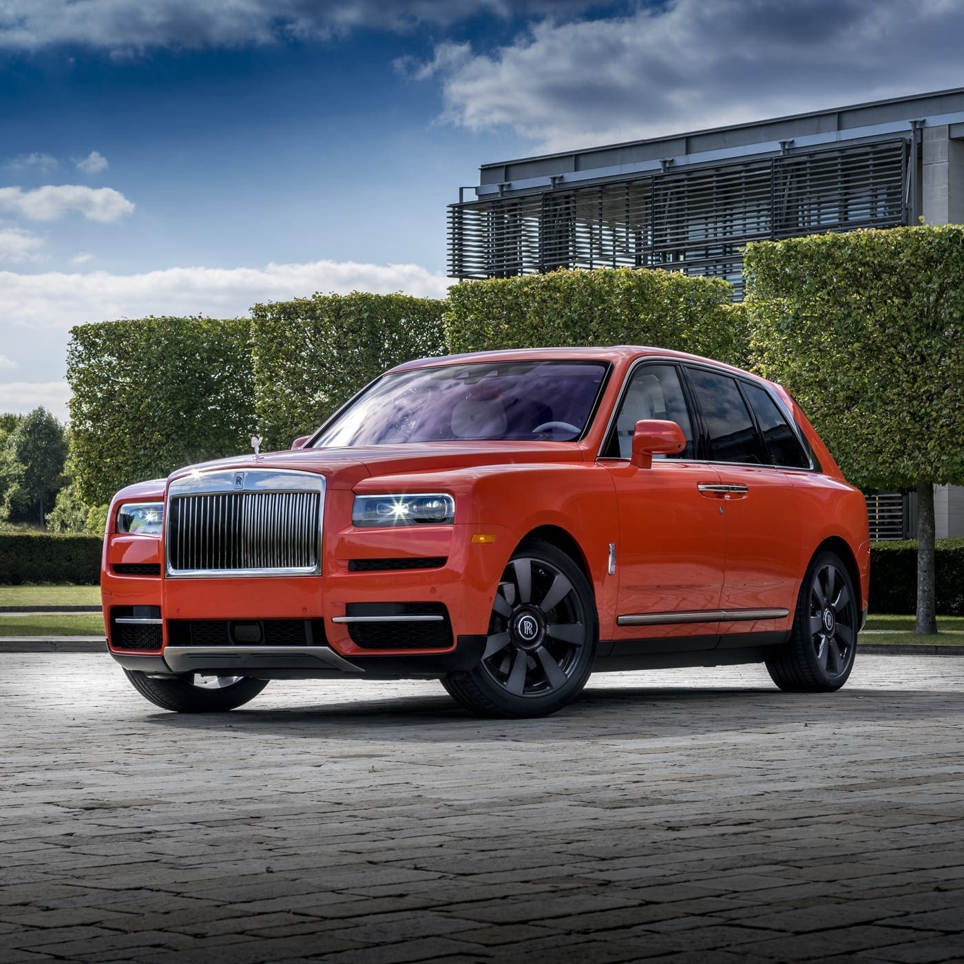 Rolls-Royce reveals Cullinan SUV at a price of $325,000