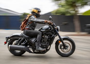 21 Honda Rebel 1100 action standard 4 1200x800 1