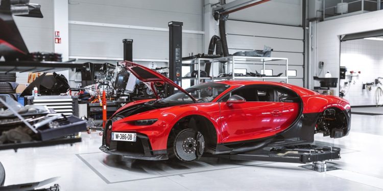01 04 bugatti service workshop 1