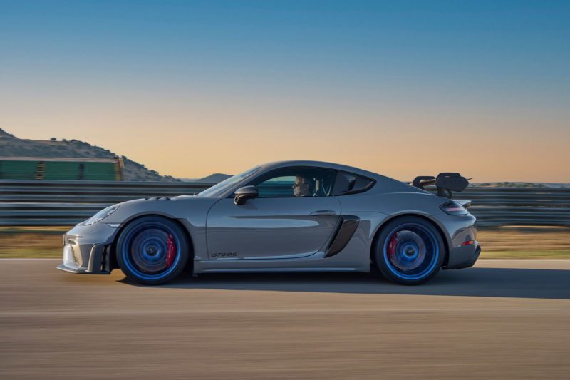 cayman gt4 rs 3