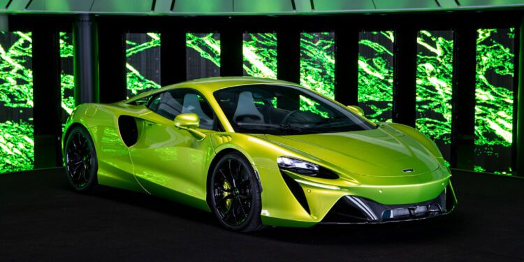 12945 NewMcLarenArturaGlobalRevealCreditGettyImages