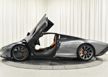 2020 McLaren Speedtail 3185900 344623410
