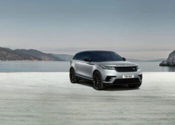 RR VELAR HST 23MY UK Spec 140422 01