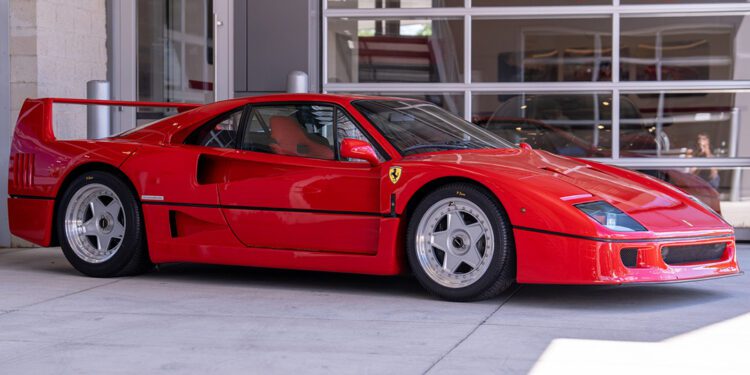 Ferrari F40 Main