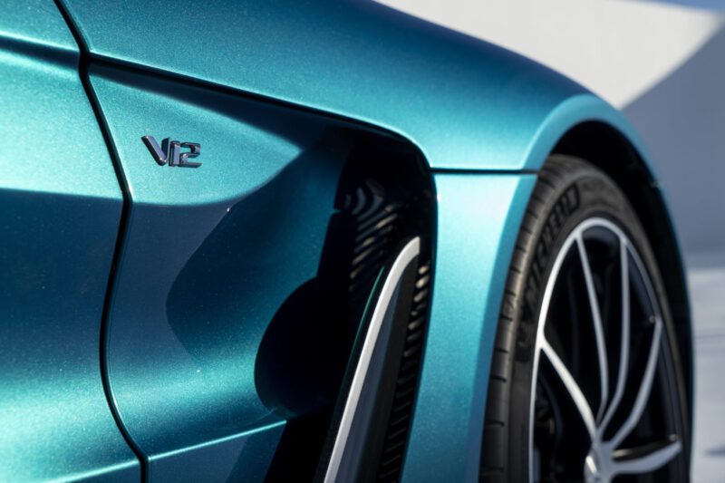 V12 Vantage Roadster 13
