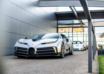 01 BUGATTI EB110S CENTODIECI