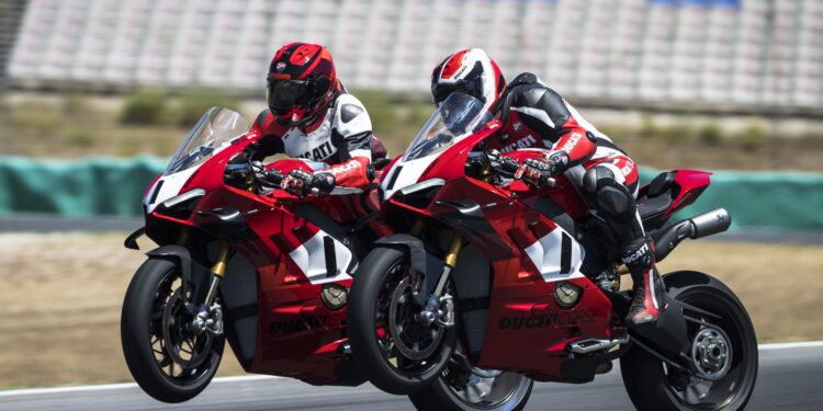 MY23 Ducati Panigale V4 R 108 UC440947 High