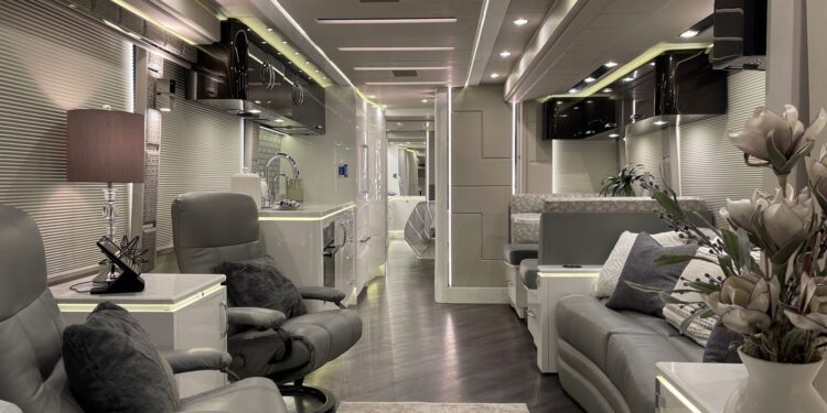emerald luxury coaches 3
